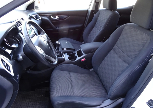 Nissan Qashqai cena 48700 przebieg: 77000, rok produkcji 2015 z Łobżenica małe 172